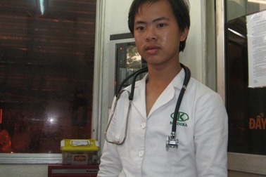 Hất nước bẩn để móc túi trong nhà... tắm bệnh viện