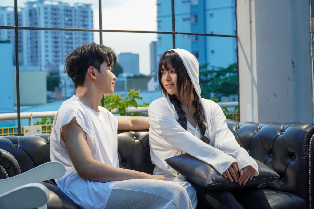 Học trò Lưu Thiên Hương gây chú ý khi hát Sau lưng anh - 1 Học trò Lưu Thiên Hương gây chú ý khi hát Sau lưng anh - 1