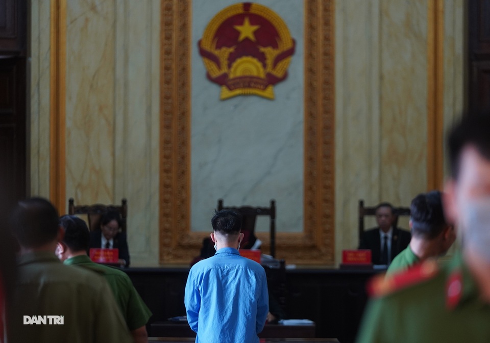 Xuất hiện tình tiết bất ngờ tại tòa trong ngày đầu xét xử vụ Tuấn khỉ - 10 Xuất hiện tình tiết bất ngờ tại tòa trong ngày đầu xét xử vụ Tuấn khỉ - 10