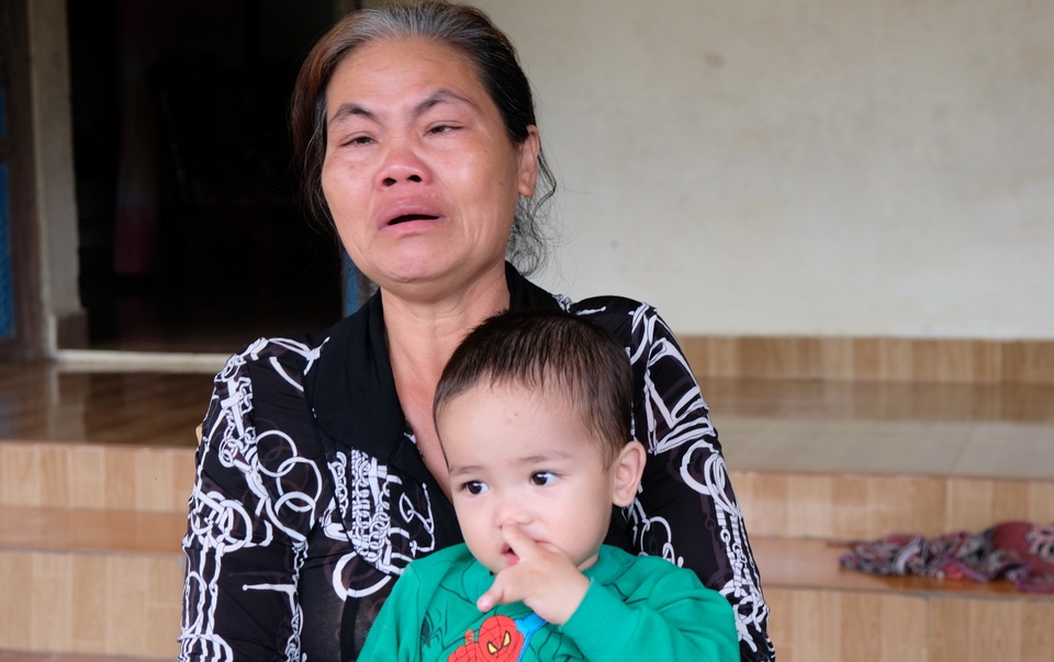 Giọt nước mắt đớn đau của người mẹ khốn khổ chăm những đứa con trời đày - 1 Giọt nước mắt đớn đau của người mẹ khốn khổ chăm những đứa con trời đày - 1