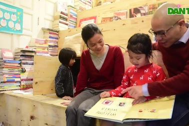 Ông bố Hà Nội mở thư viện 2000 đầu sách miễn phí