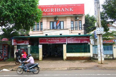 Người đàn ông bịt mặt nổ súng cướp ngân hàng bất thành