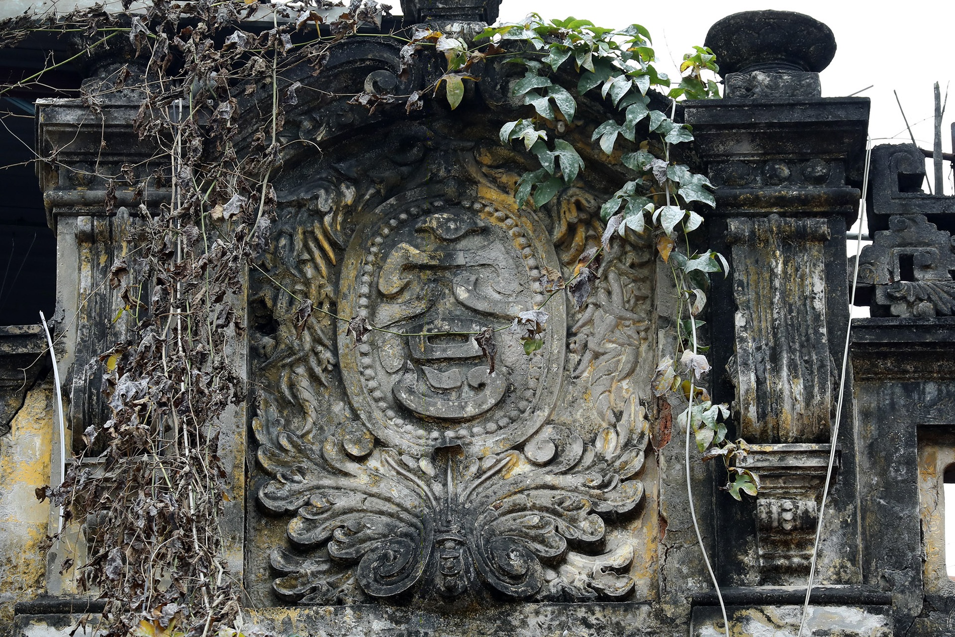 Hoa văn kiến trúc trên những ngôi nhà cổ trăm năm tuổi còn lại ở Hà Nội - 4