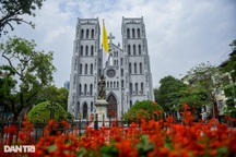 Nhà Thờ Lớn Hà Nội mang vẻ cổ kính nhờ lớp sơn giả cổ