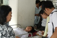 Nữ sinh lớp 8 bị đánh bất tỉnh vì… xinh, học giỏi 