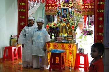 Bị người lạ đánh chết sau khi cãi nhau với công an