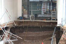 Thẫn thờ nhìn hố tử thần "nuốt" cả mấy ngôi nhà tầng