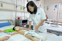 Kỳ tích cứu sống bé gái 3 tuổi bị xe công nông cán qua người