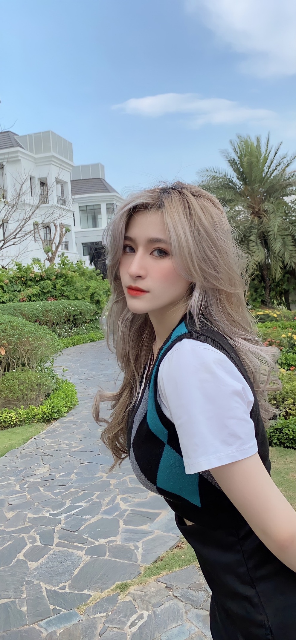 Nữ sinh Trường ĐH Văn Lang đa-zi-năng, hé lộ mức thu nhập 8 con số - 5 Nữ sinh Trường ĐH Văn Lang đa-zi-năng, hé lộ mức thu nhập 8 con số - 5