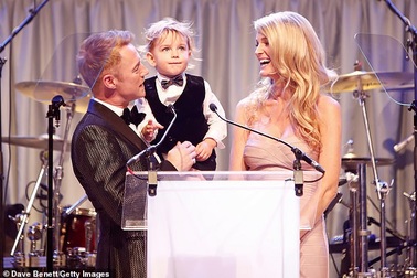 Thành viên nhóm Boyzone sắp lên chức bố lần thứ 5