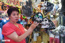 Phố Hàng Mã: Tràn ngập đồ chơi kinh dị trước ngày lễ Halloween