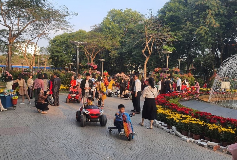 Hải Phòng vội vàng đóng cửa công viên sau một ngày cho phép mở lại - 1 Hải Phòng vội vàng đóng cửa công viên sau một ngày cho phép mở lại - 1