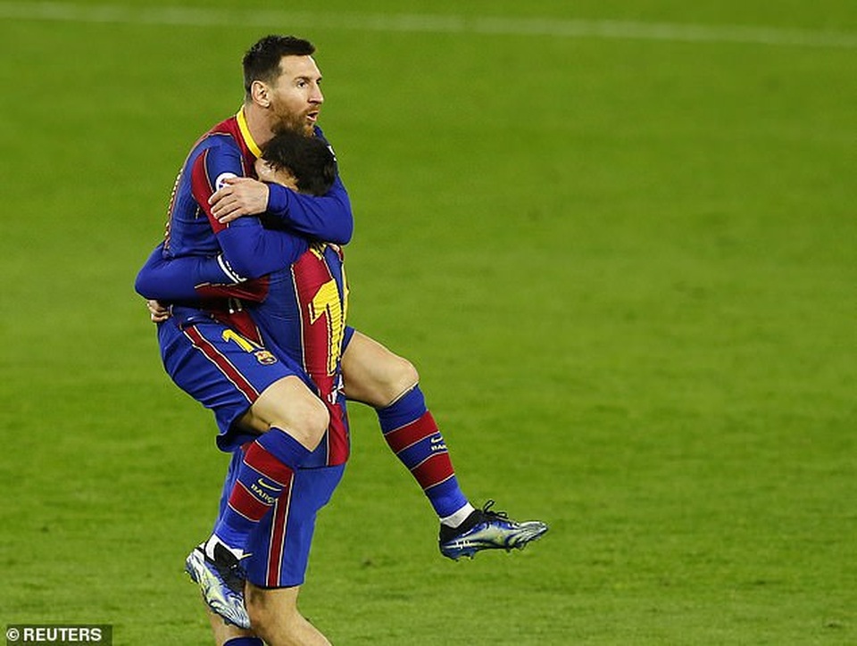Messi lập công, Barcelona chiếm vị trí thứ hai của Real Madrid - 2 Messi lập công, Barcelona chiếm vị trí thứ hai của Real Madrid - 2