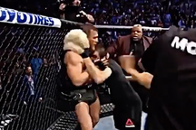 "Gã điên" McGregor tiết lộ cảnh quay mới vụ đánh nhau với Khabib năm 2018