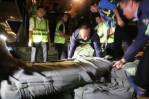 Máy bay Nga chở 40 tấn hàng cứu trợ bão Damrey hạ cánh xuống Cam Ranh