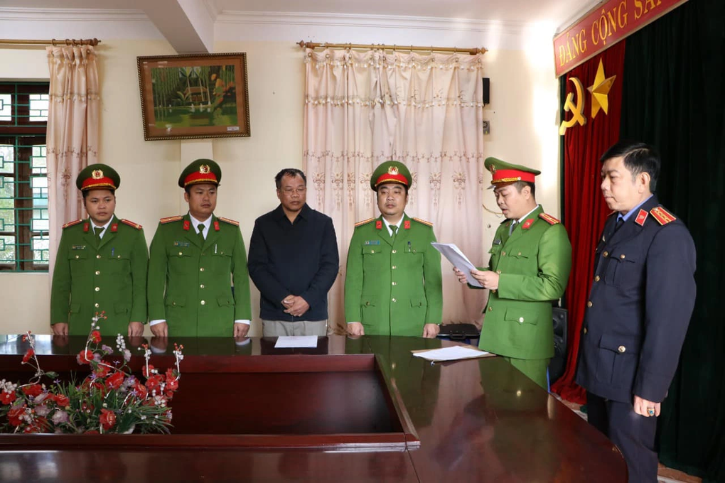 Khởi tố giám đốc doanh nghiệp khai thác đá trái phép - 1 Khởi tố giám đốc doanh nghiệp khai thác đá trái phép - 1