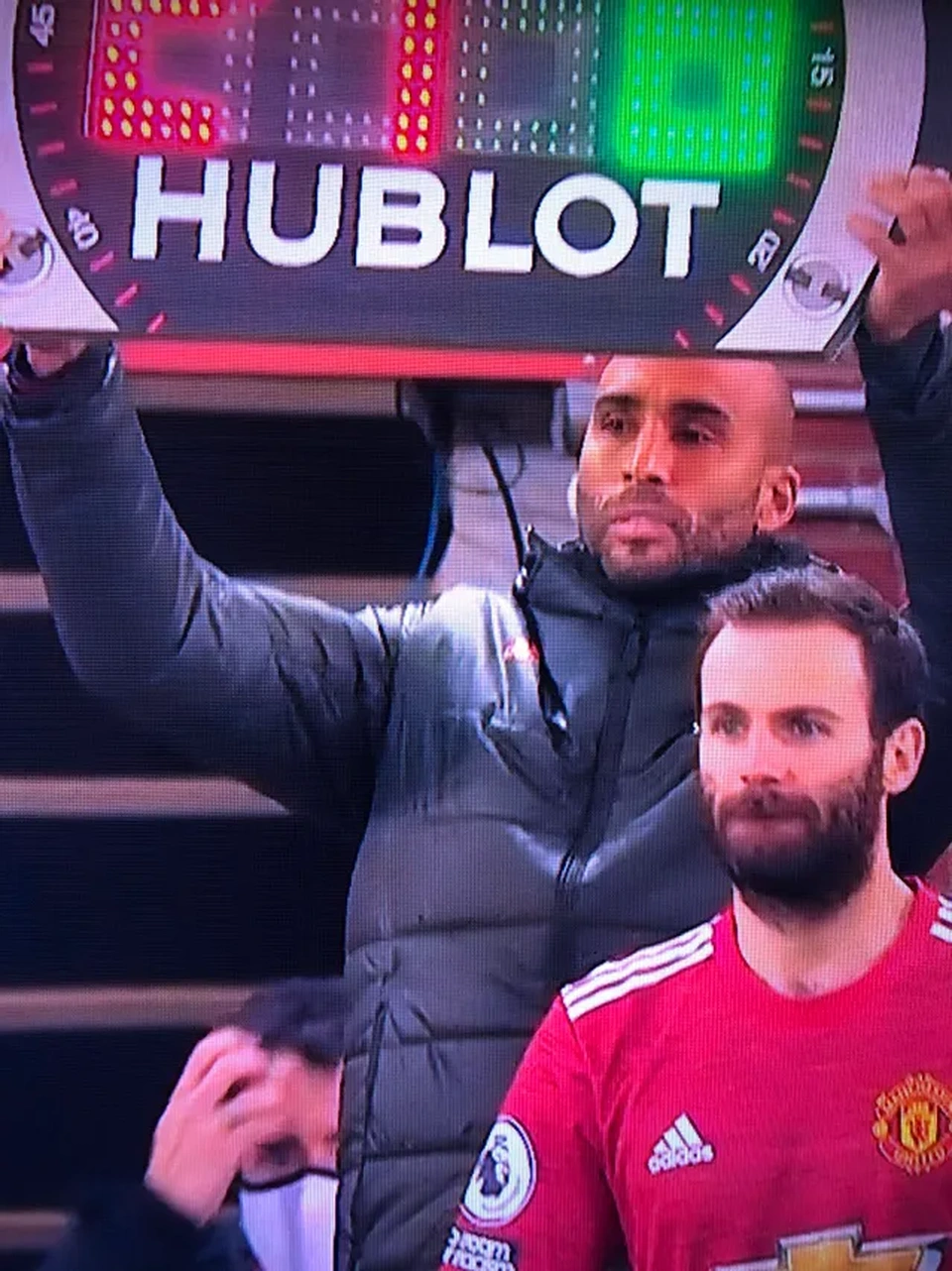 Thủ môn của Man Utd gây sốt khi sắm vai... trọng tài - 2 Thủ môn của Man Utd gây sốt khi sắm vai... trọng tài - 2