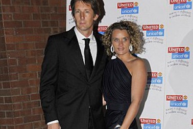 Van Der Sar nghỉ thi đấu vô thời hạn