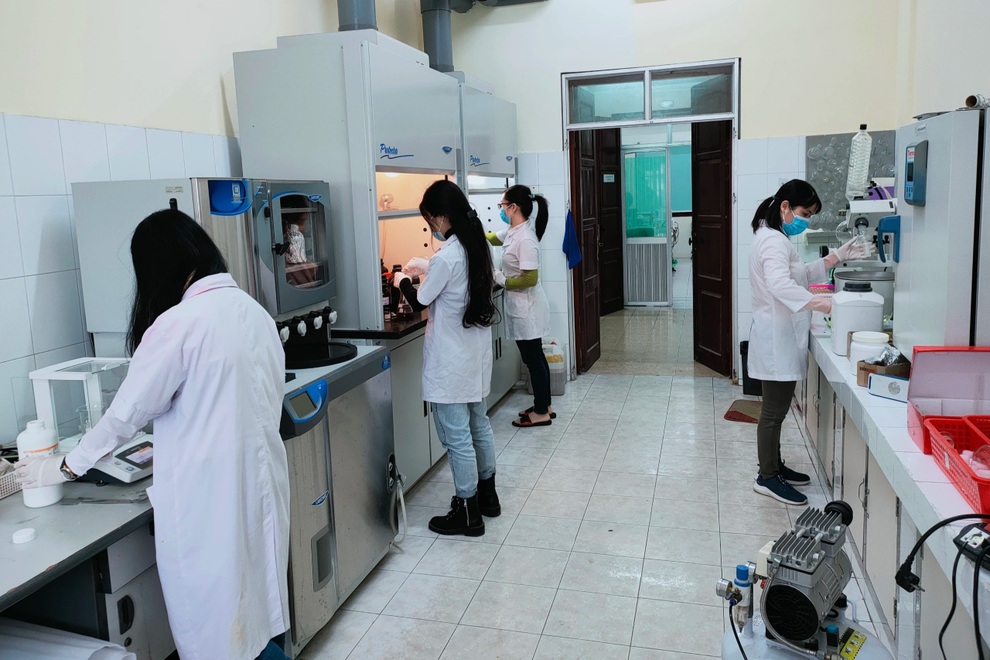 Việt Nam tổng hợp thành công hợp chất để sản xuất thuốc điều trị Covid-19 - 1 Việt Nam tổng hợp thành công hợp chất để sản xuất thuốc điều trị Covid-19 - 1