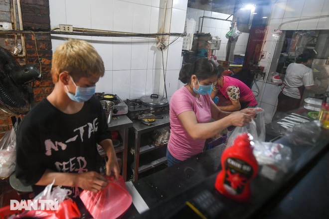 Nhà hàng quán ăn ở Hà Nội cháy hàng giao về, dừng đón khách từ 12h trưa - 16 Nhà hàng quán ăn ở Hà Nội cháy hàng giao về, dừng đón khách từ 12h trưa - 16