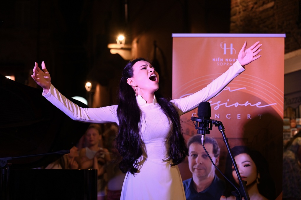 Hiền Nguyễn Soprano hát quan họ theo phong cách thính phòng trên đất Italia - 1 Hiền Nguyễn Soprano hát quan họ theo phong cách thính phòng trên đất Italia - 1