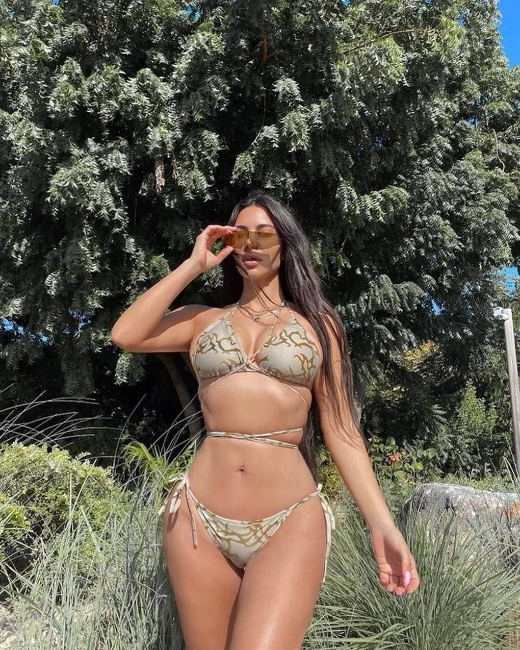 Kim Kardashian siết cân điên cuồng và sự trở lại của xu hướng gầy độc hại - 2 Kim Kardashian siết cân điên cuồng và sự trở lại của xu hướng gầy độc hại - 2