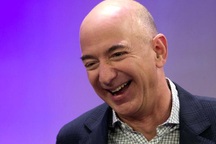 Tỷ phú Jeff Bezos vượt Bill Gates, trở thành người giàu nhất thế giới