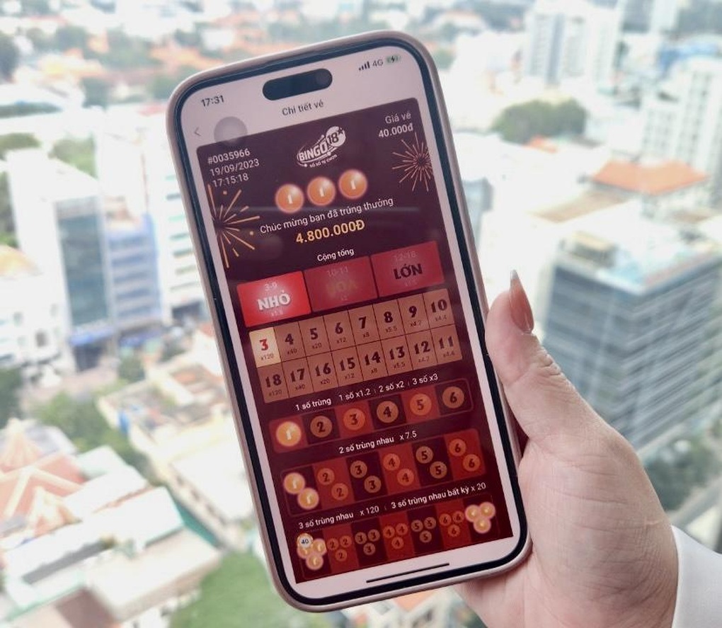 Người chơi Vietlott giải khuây với vé số trên điện thoại - 2 Người chơi Vietlott giải khuây với vé số trên điện thoại - 2