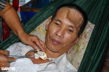 Người vợ nghèo cầu xin cứu chồng bị u não, giúp con nhỏ được đến trường