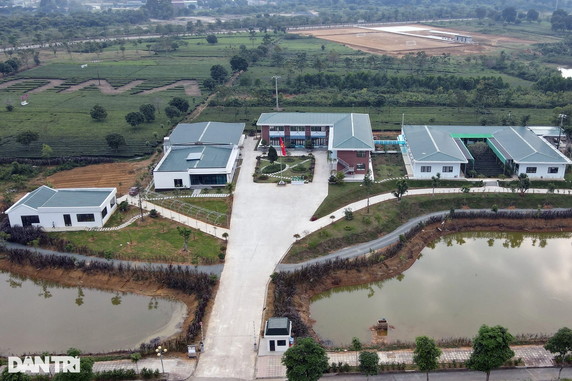 Cận cảnh khu đô thị Đại học Quốc gia Hà Nội sau gần 20 năm triển khai - 7 Cận cảnh khu đô thị Đại học Quốc gia Hà Nội sau gần 20 năm triển khai - 7