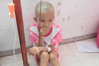 Bé gái 1 quả thận ước mơ thành họa sĩ được bạn đọc giúp đỡ hơn 125 triệu đồng