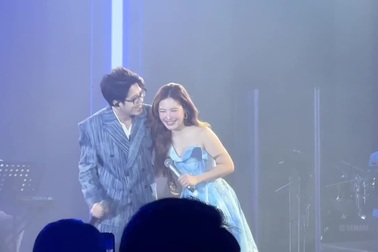 Bùi Anh Tuấn bất ngờ xuất hiện, song ca cùng Hương Tràm