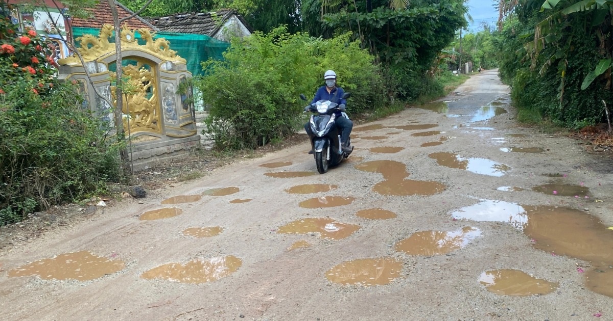 Người dân đánh vật trên 3km tỉnh lộ chằng chịt ổ gà ở Thừa Thiên Huế - 7