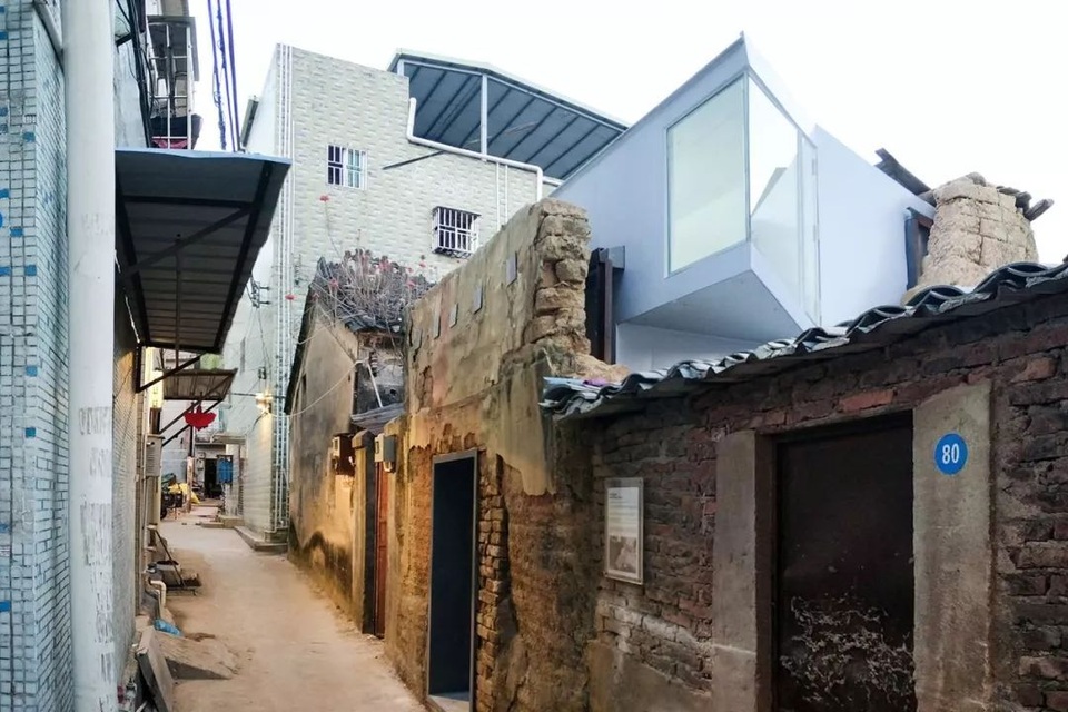 Dựng nhà mới trong lòng nhà cũ, 2 tiếng đã có công trình đẹp không ngờ - 7 Dựng nhà mới trong lòng nhà cũ, 2 tiếng đã có công trình đẹp không ngờ - 7