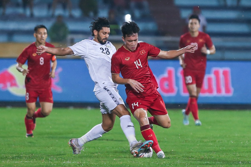 "Siêu cò" châu Âu: "Hoàng Đức không hợp với lối chơi của HLV Troussier"