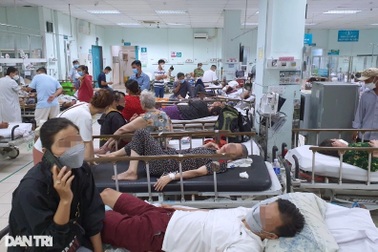 Viện phí trước ngã ba đường