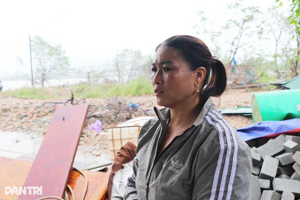 Cặp vợ chồng 20 năm “cướp cơm Hà Bá”, mang gia tài đi cứu người trên sông - 2 Cặp vợ chồng 20 năm “cướp cơm Hà Bá”, mang gia tài đi cứu người trên sông - 2