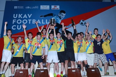 Cựu du học sinh Anh tranh tài bóng đá 