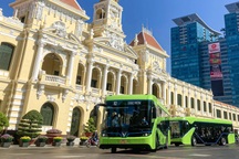 Trải nghiệm tuyến xe buýt điện đầu tiên tại TPHCM