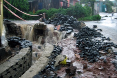 Mưa lớn, phố núi Pleiku thành… sông