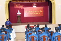 Thích thú hình ảnh cán bộ Sở vận áo dài khăn đóng xưa đi làm ngày đầu tuần