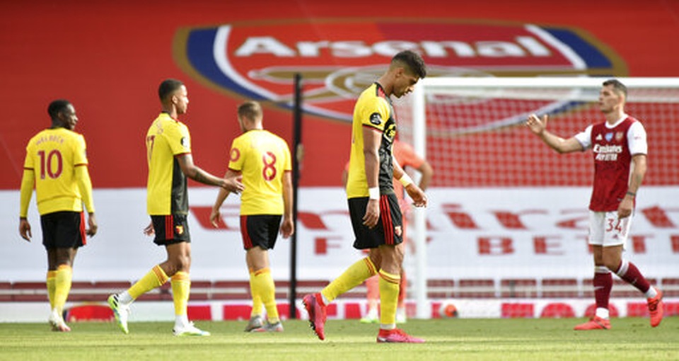 Nỗi buồn “thấu tim gan” của những đội xuống hạng ở Premier League - 4 Nỗi buồn “thấu tim gan” của những đội xuống hạng ở Premier League - 4