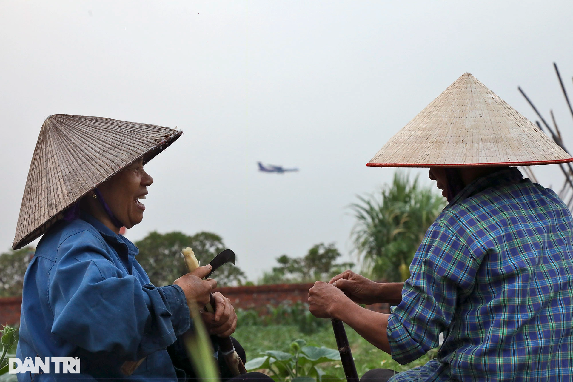 Sống dưới những chuyến bay - 6 Sống dưới những chuyến bay - 6