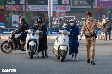 Vượt đèn đỏ có thể bị phạt tới 20 triệu đồng: "Thuốc đắng dã tật"