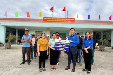 Đoàn thanh niên EVNGENCO2 chung tay hỗ trợ người dân vùng lũ tại Trung Bộ