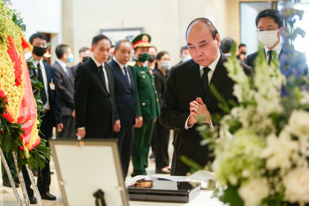 Chủ tịch nước, Thủ tướng ghi sổ tang tưởng niệm ông Abe Shinzo - 1 Chủ tịch nước, Thủ tướng ghi sổ tang tưởng niệm ông Abe Shinzo - 1