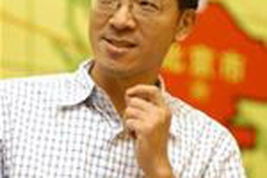 Từ tay trắng thành nhà giáo giàu nhất Trung Quốc