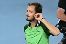 Lội ngược dòng ngoạn mục, Medvedev lần thứ ba chung kết Australian Open