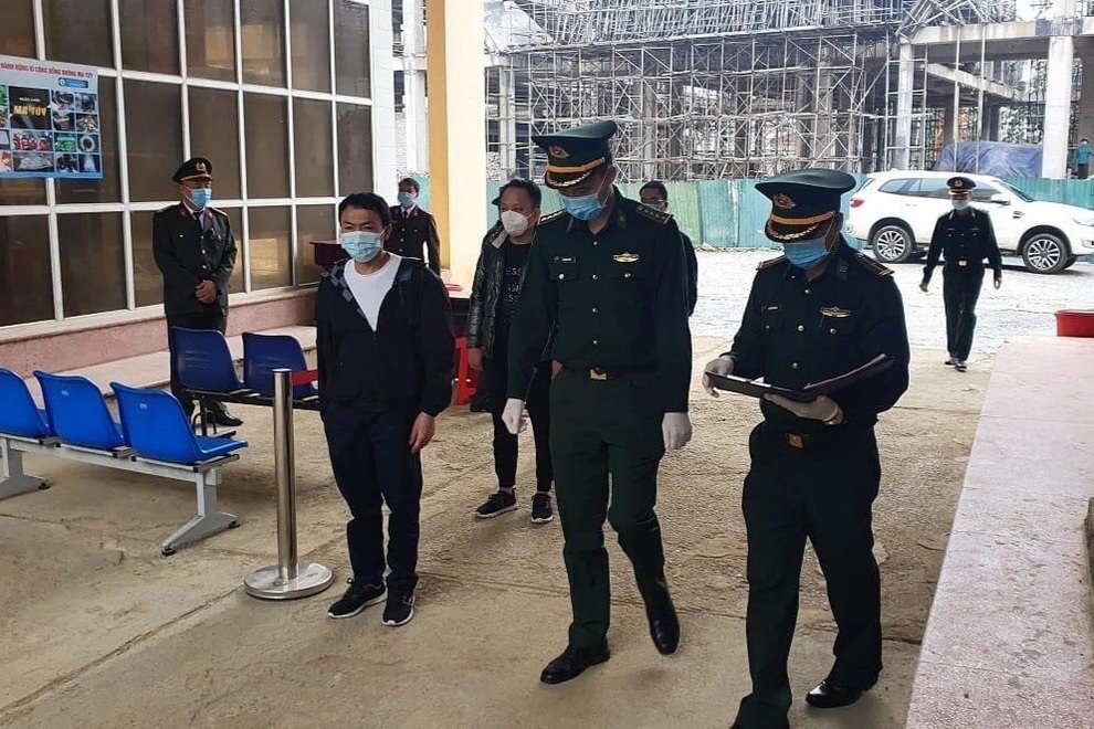 Trao trả Trung Quốc nhóm công dân nhập cảnh trái phép vào Việt Nam - 1 Trao trả Trung Quốc nhóm công dân nhập cảnh trái phép vào Việt Nam - 1