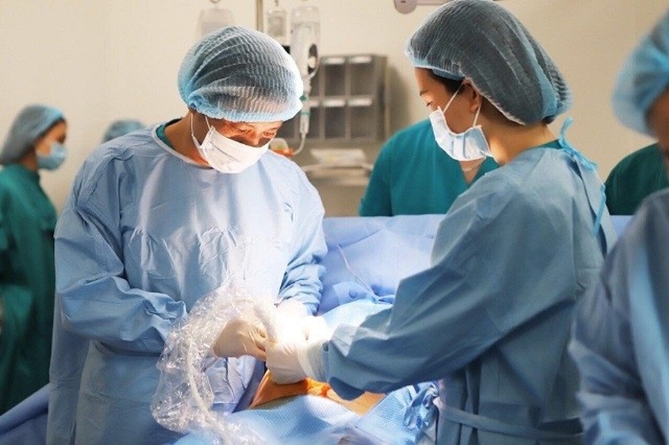 Nữ bác sĩ hơn 100 lần đeo kính lặn vào vùng cấm giải cứu thai nhi - 4 Nữ bác sĩ hơn 100 lần đeo kính lặn vào vùng cấm giải cứu thai nhi - 4